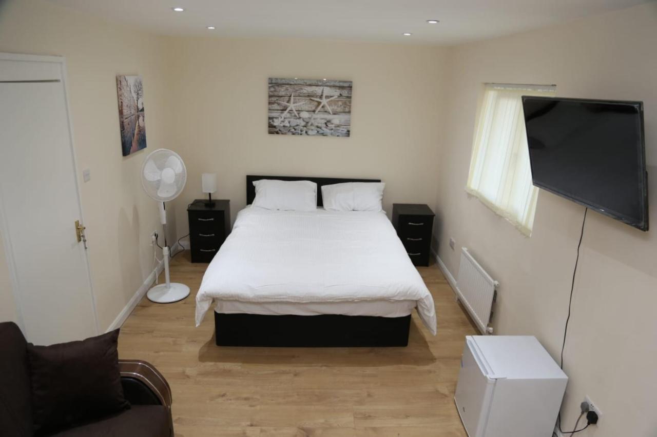 A A Guest Rooms Thamesmead Erith Exterior photo