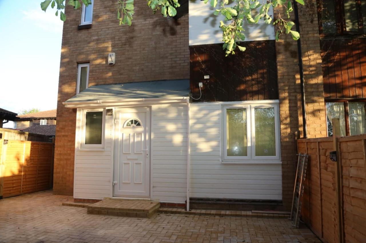 A A Guest Rooms Thamesmead Erith Exterior photo
