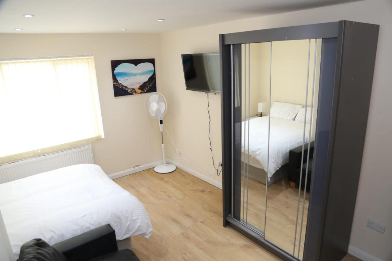 A A Guest Rooms Thamesmead Erith Exterior photo