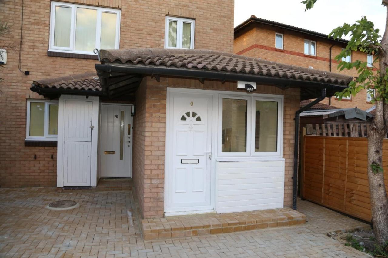 A A Guest Rooms Thamesmead Erith Exterior photo