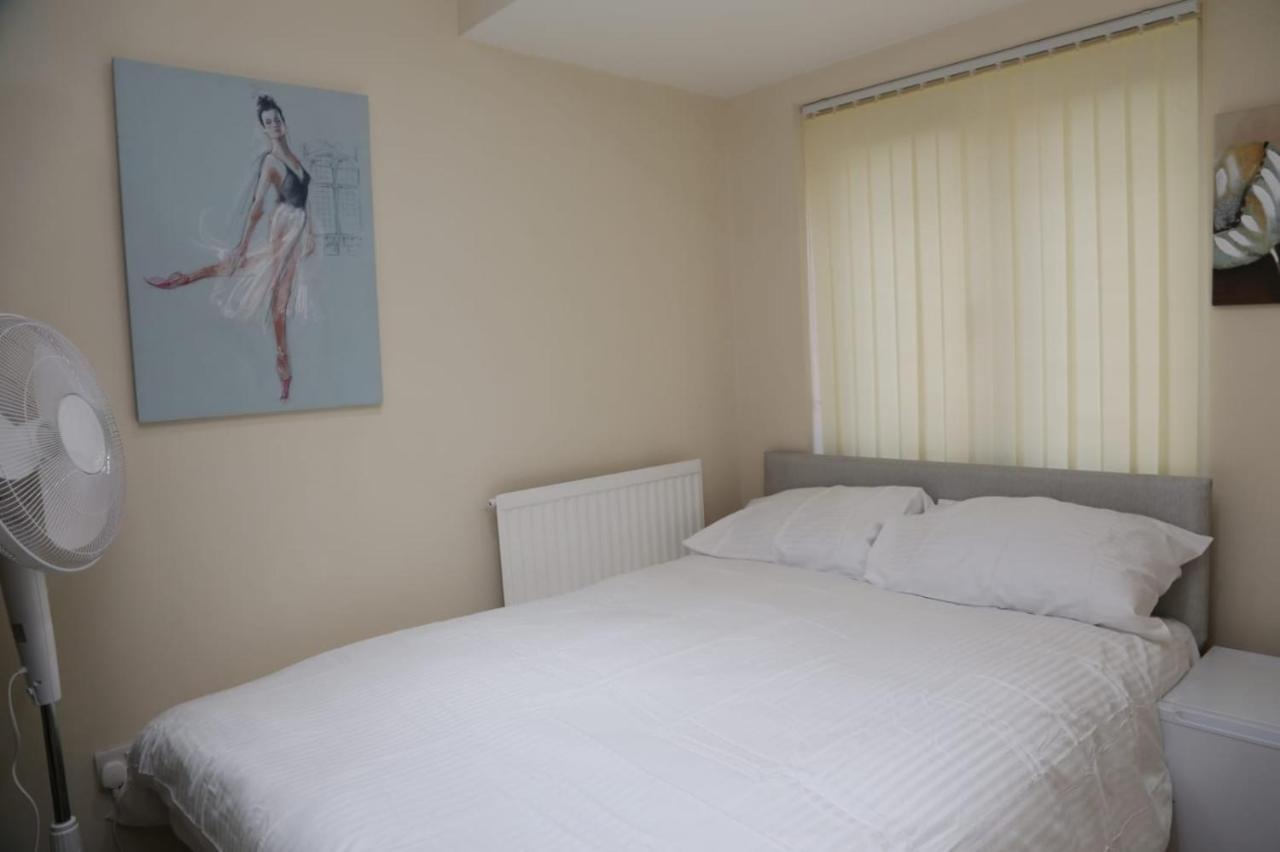 A A Guest Rooms Thamesmead Erith Exterior photo