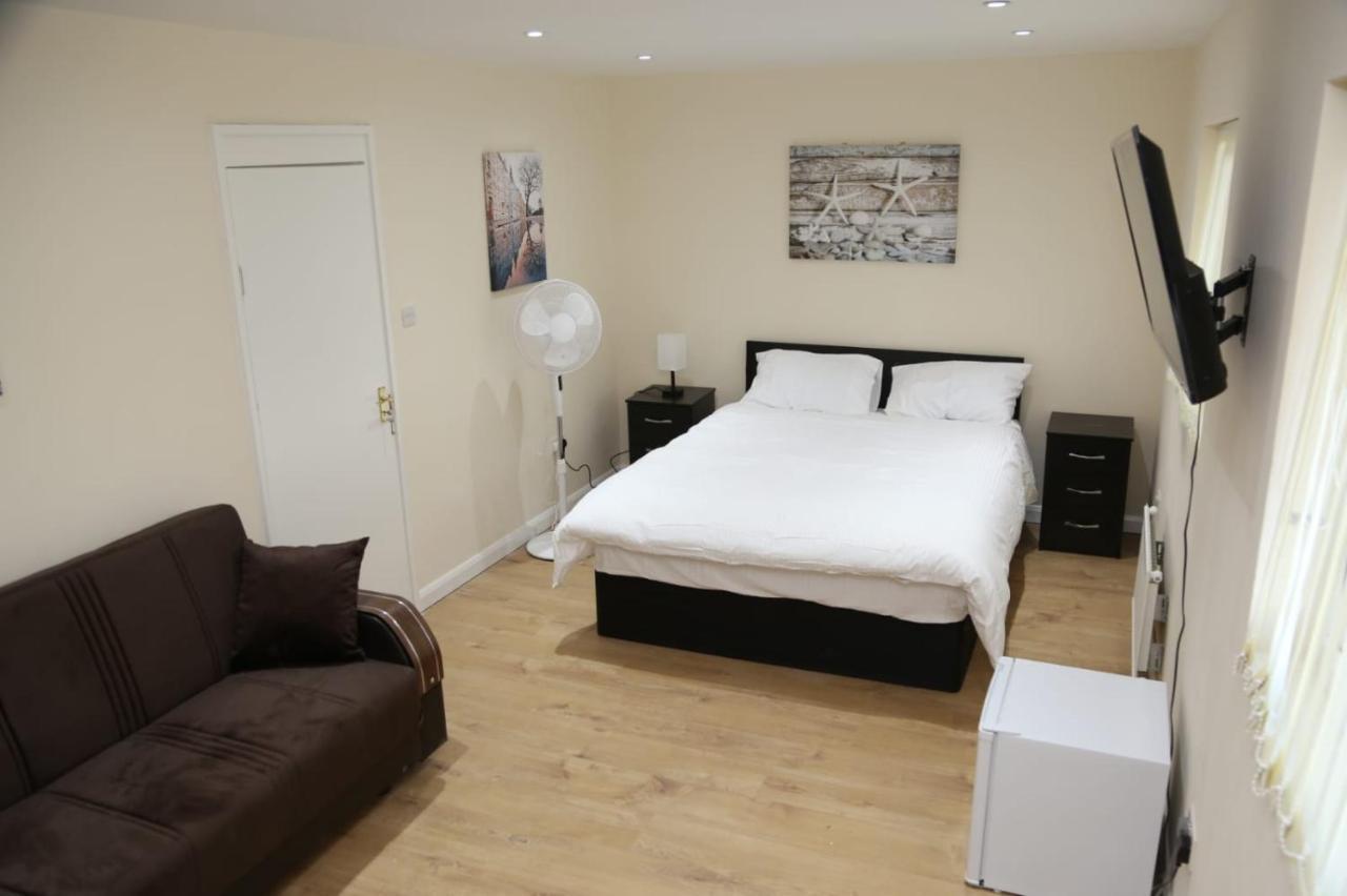 A A Guest Rooms Thamesmead Erith Exterior photo