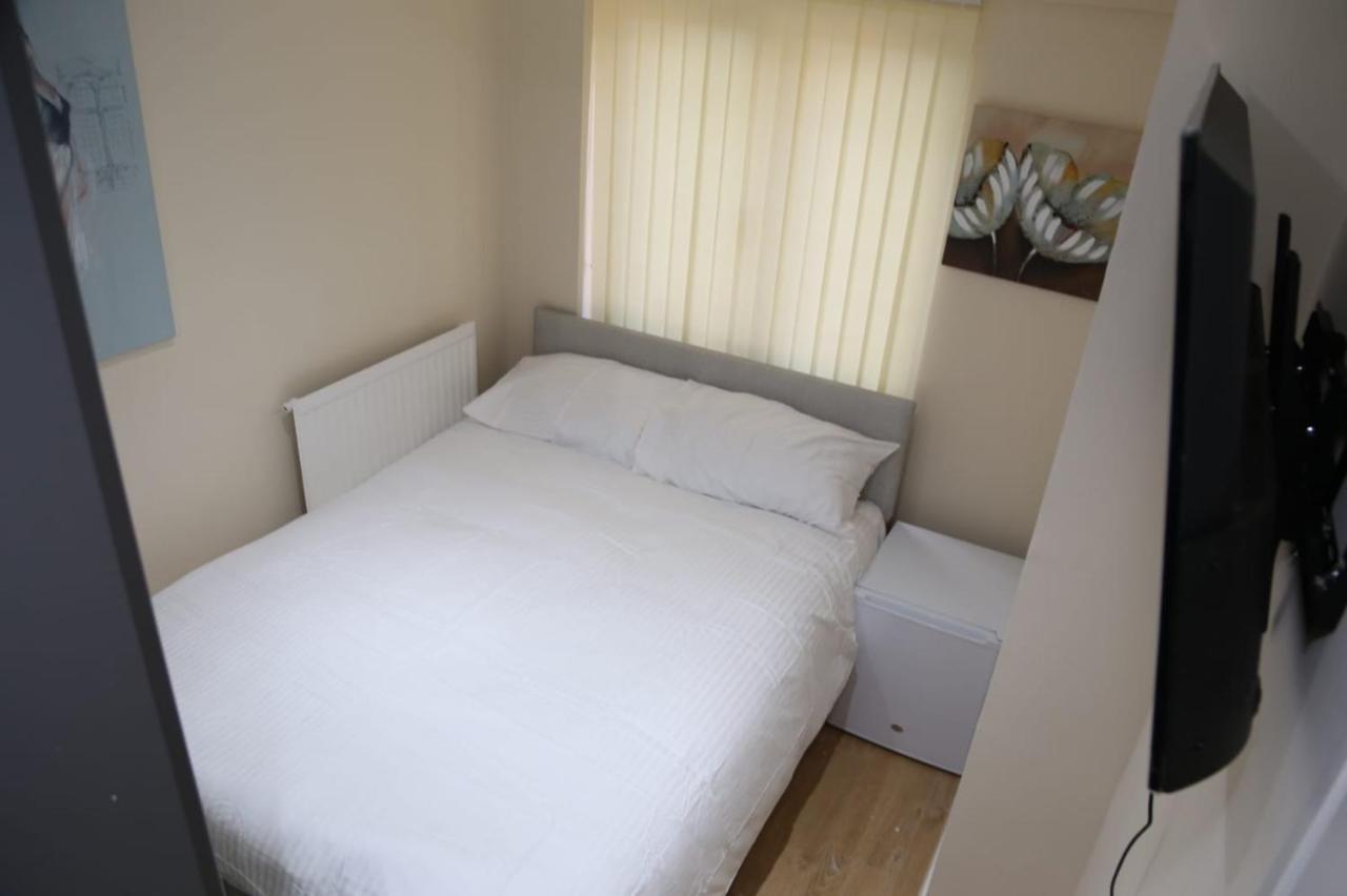 A A Guest Rooms Thamesmead Erith Exterior photo